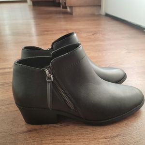NWOT  Time and Tru Ankle Boots Black